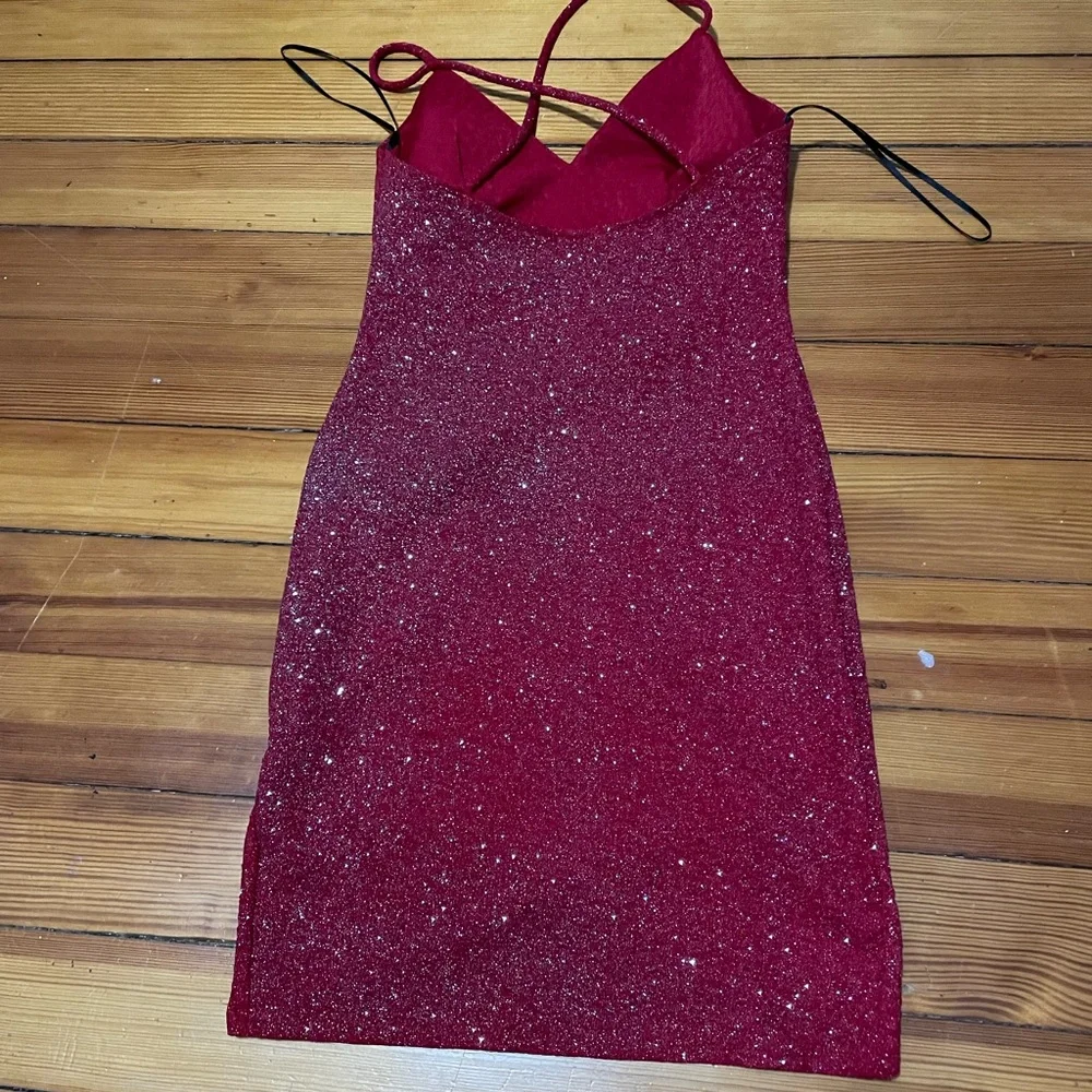 RED DRESS - Picture 2 of 2